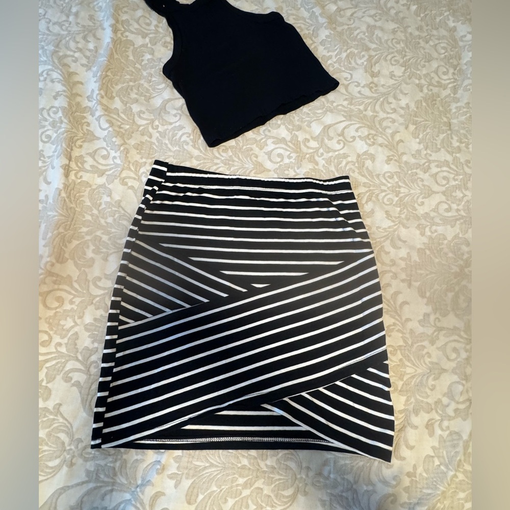 SHEIN Black and White Asymmetrical Skirt Large - Picture 1 of 4